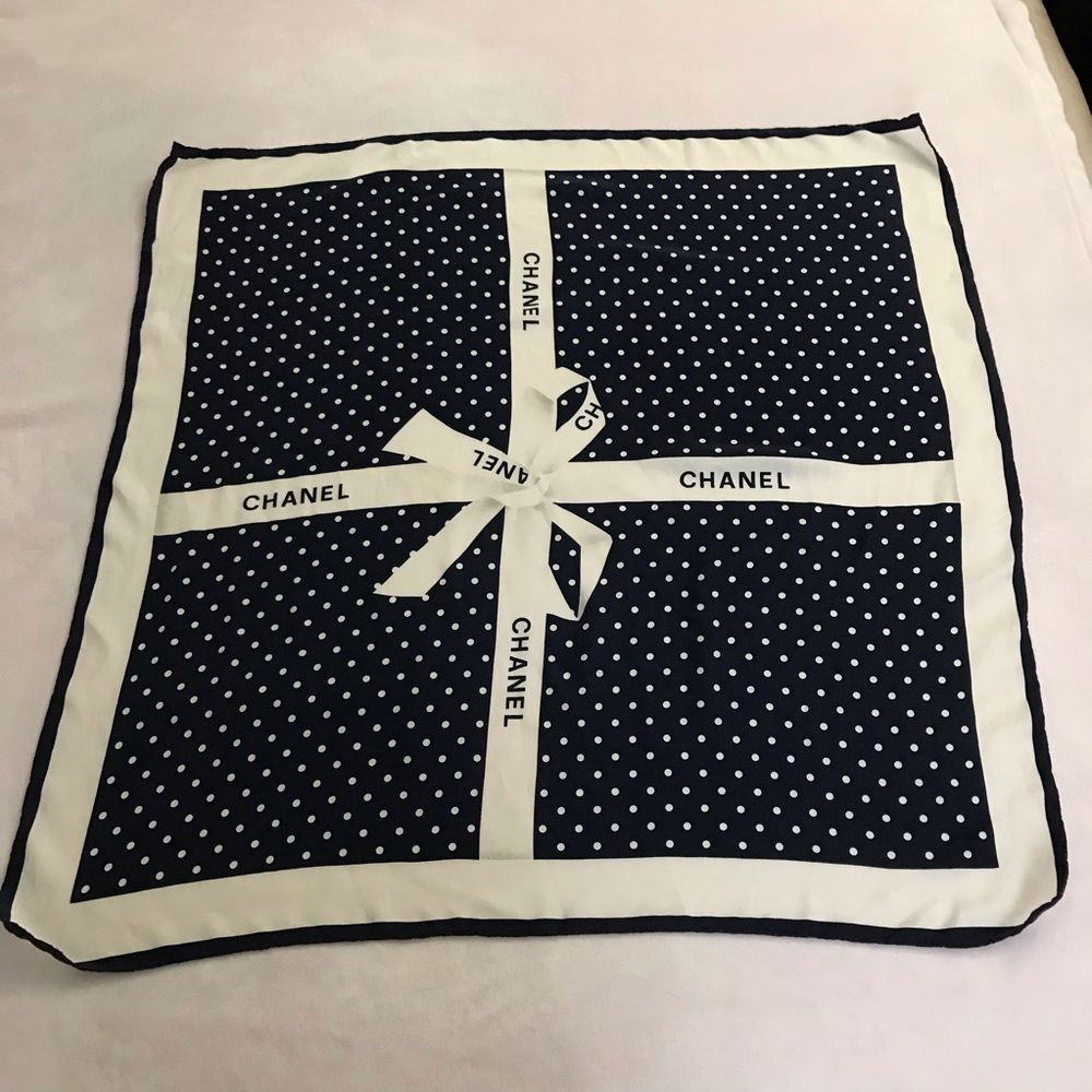 Scarf ( Chanel )